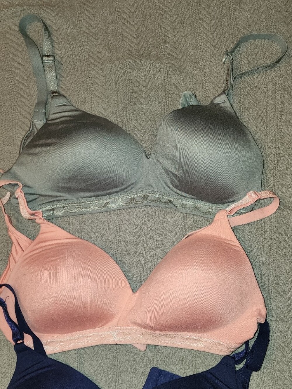 Warner's 4-Pack Smooth Molded Bras in Pink, Navy, and Gray - Picture 3 of 11
